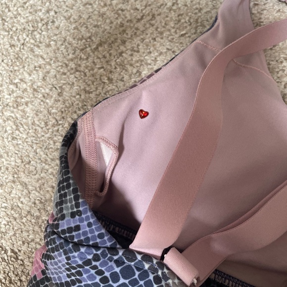 Lorna Jane snakeskin longline sports bra crop top removable padding small purple - Picture 3 of 3